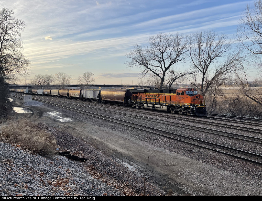 BNSF 6824